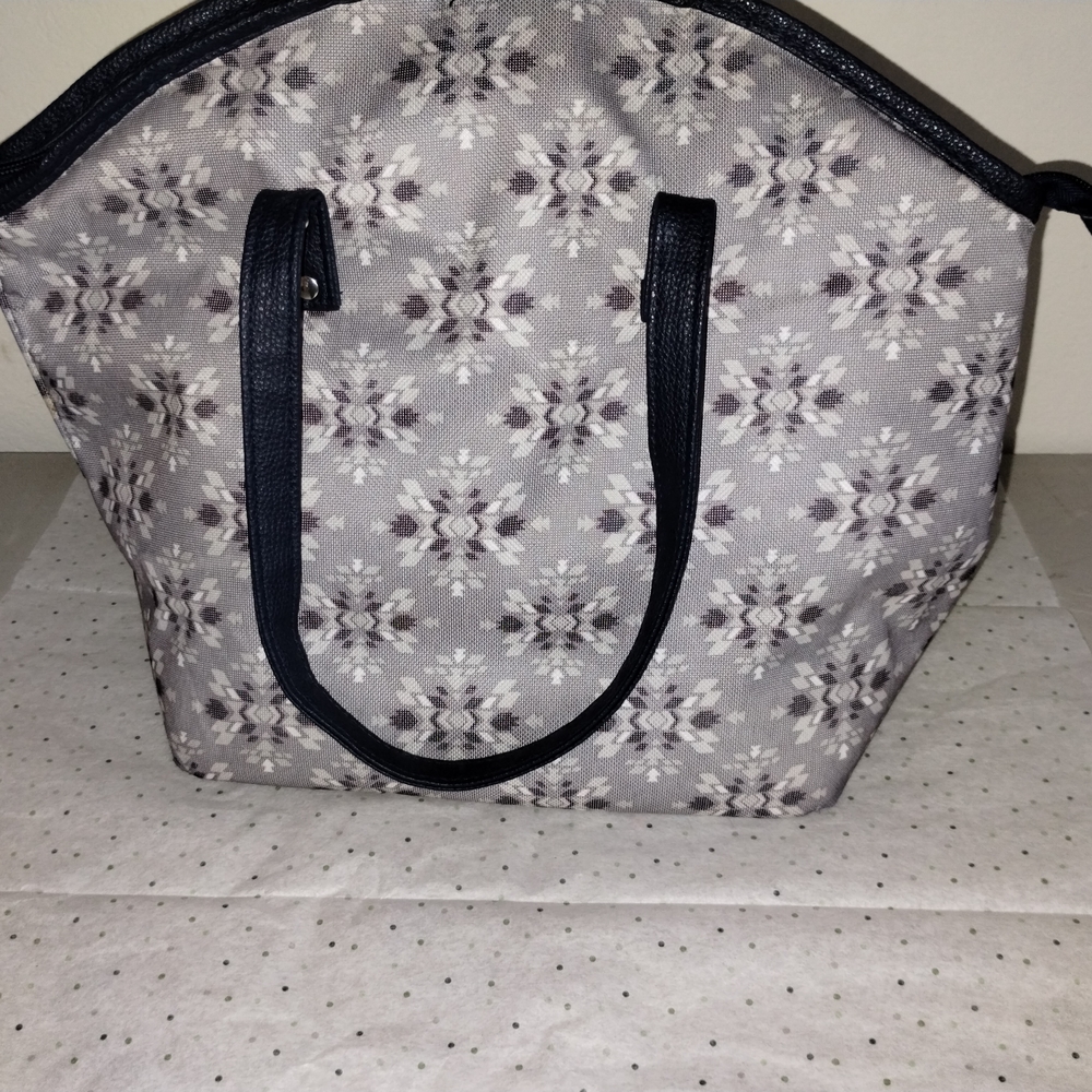Eco One Gray and Black Geometric Insulated Lunch   Tote Bag with Sturdy Handles